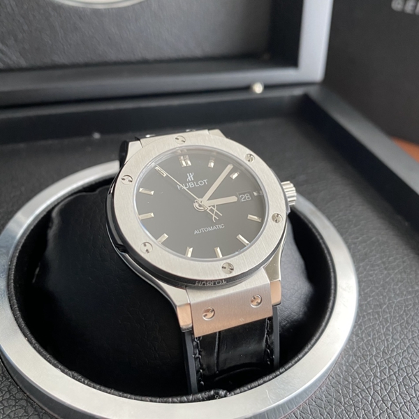 ウブロコピー時計着用イメージ